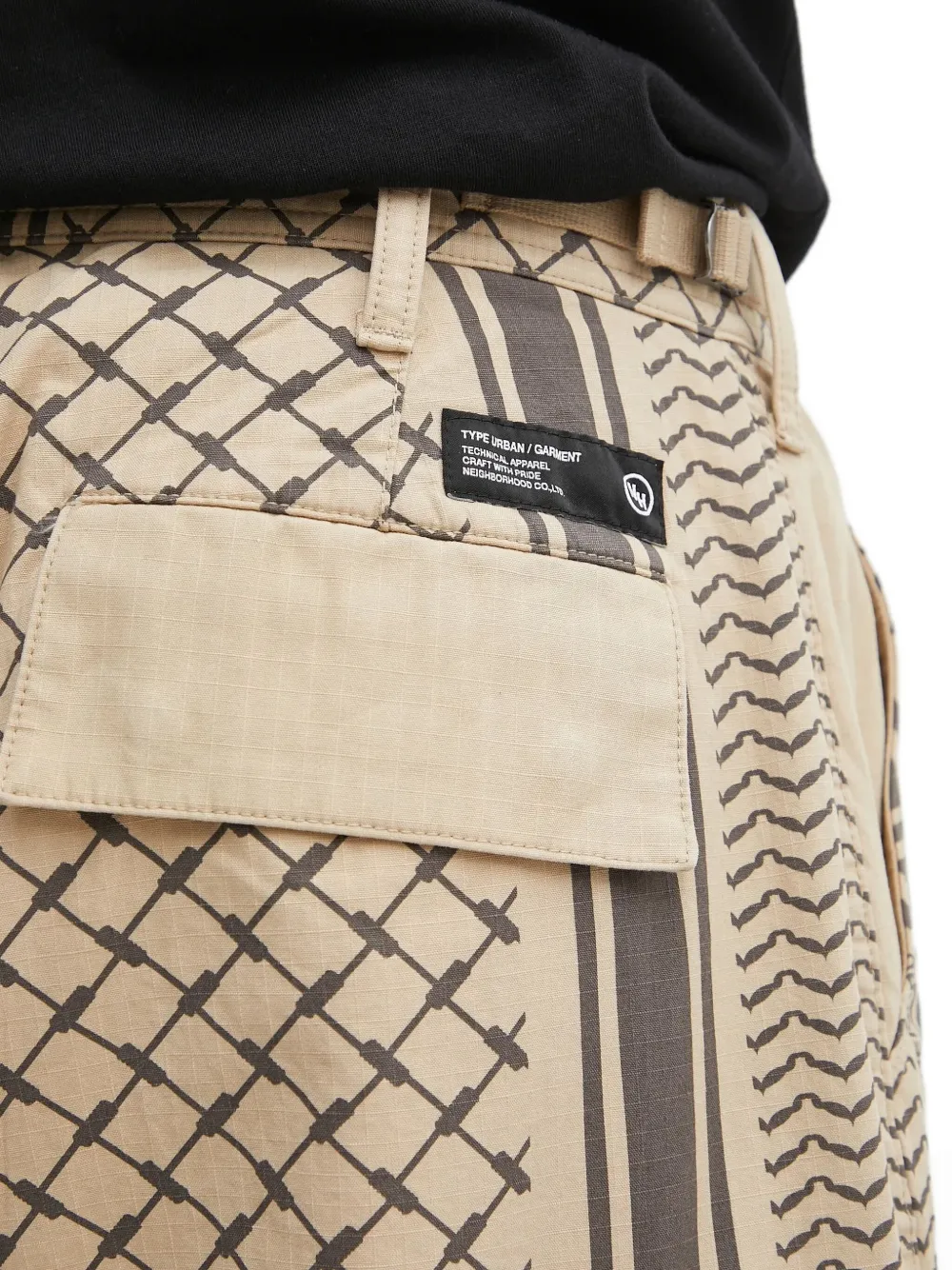 Neighborhood Cargo shorts met patroon Beige