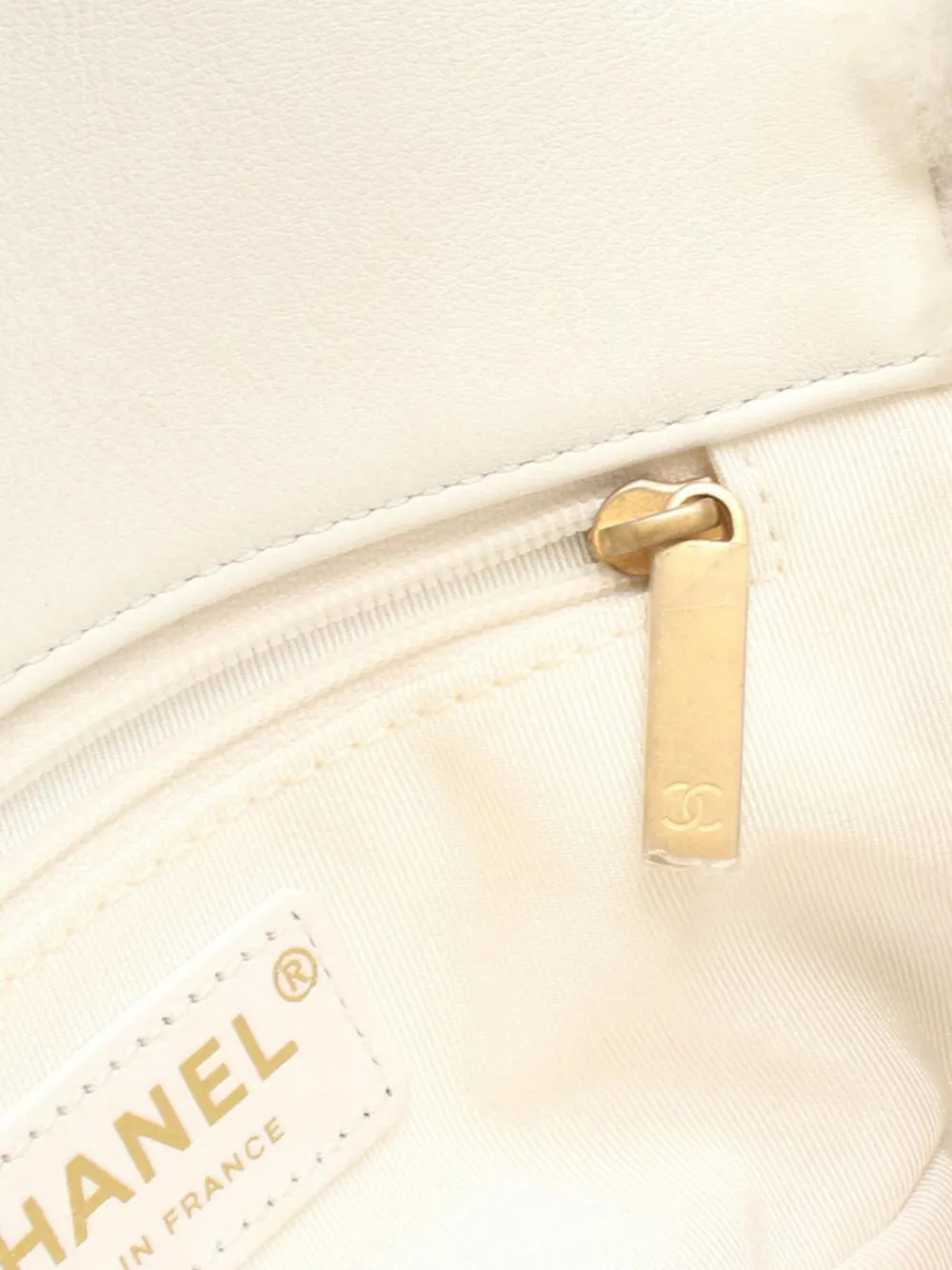 CHANEL Pre-Owned 2020 CC Quilted Shearling Padded Chain Flap shoulder bag | Pre-Owned | Image 2