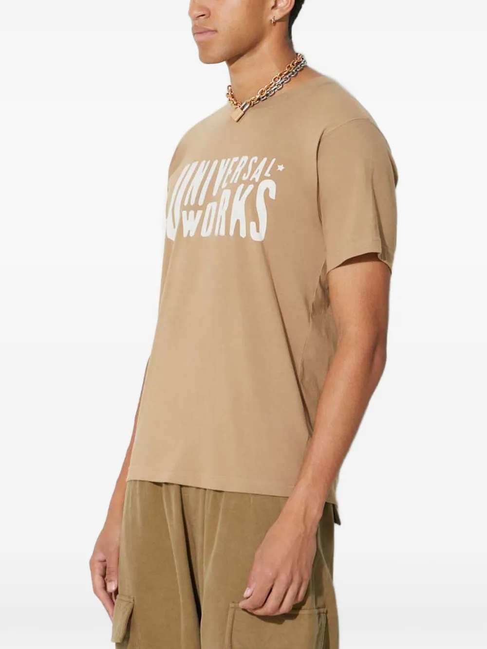 Universal Works T-shirt met logoprint Beige