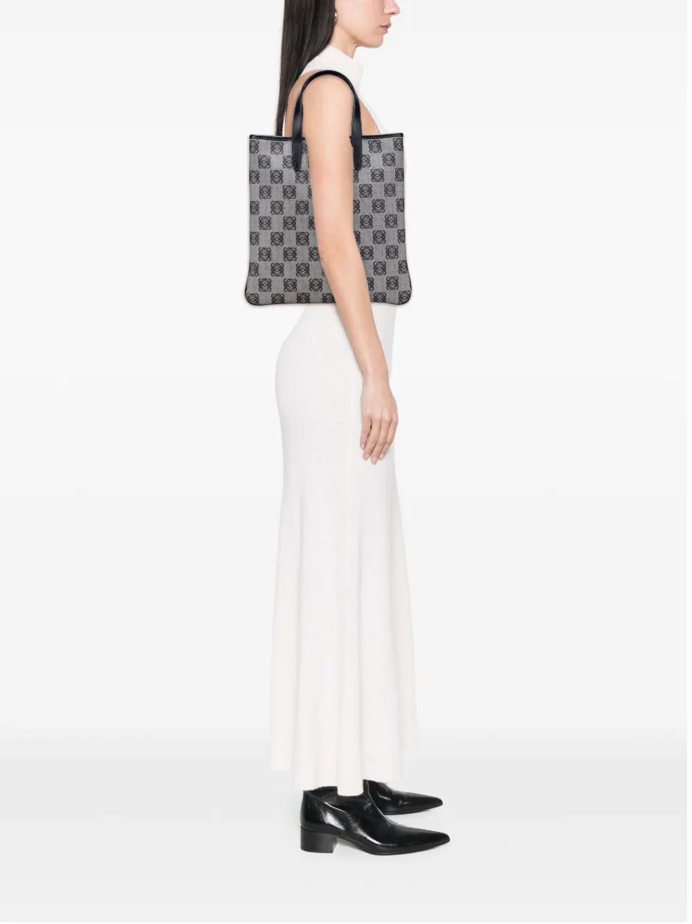 Loewe Pre-Owned 2010 Anagram Coated Canvas tote bag | Pre-Owned | Image 2