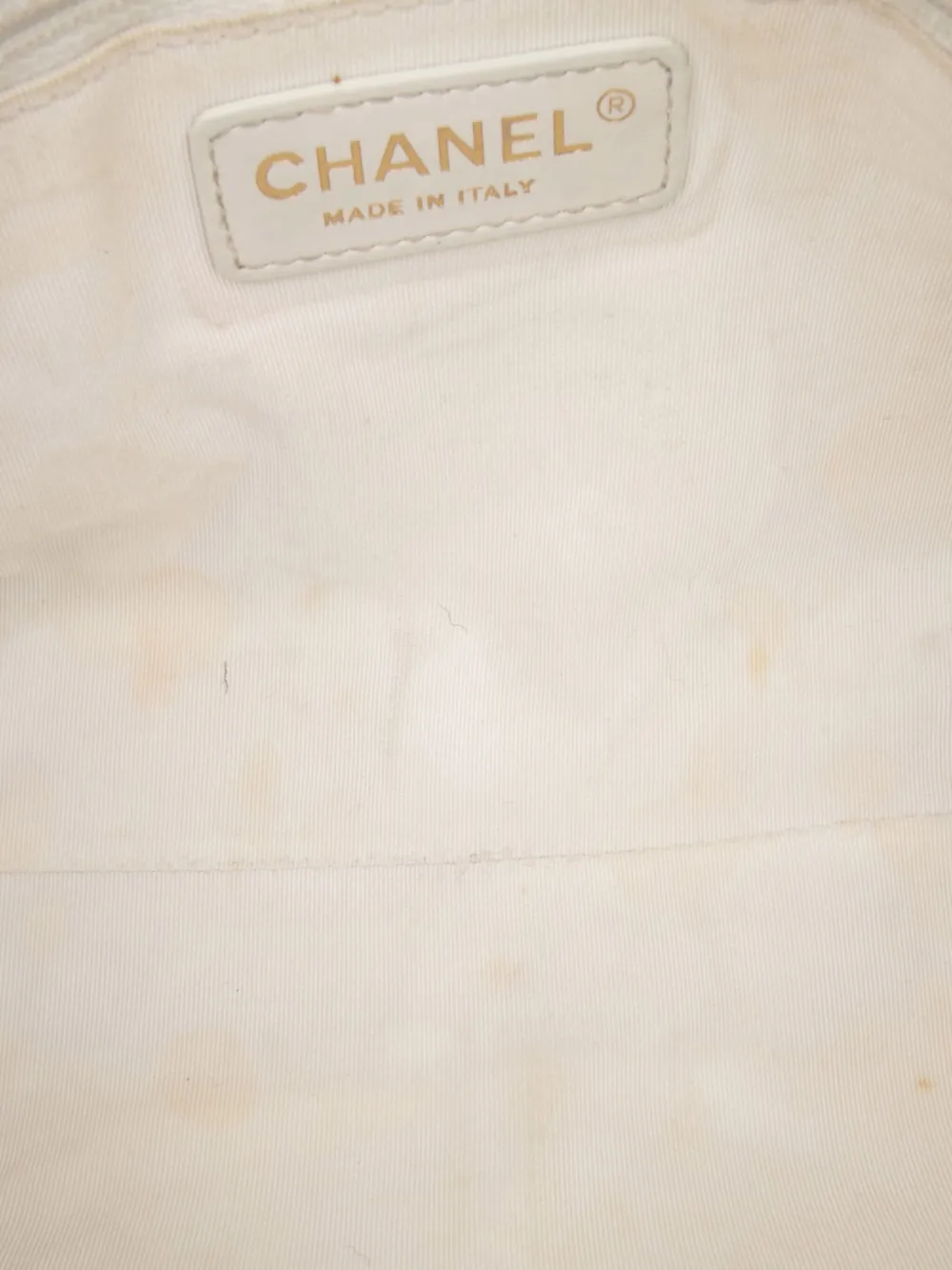 Pre-owned Chanel 2019 Medium Stitched Calfskin Covered Cc Flap Crossbody Bag In White