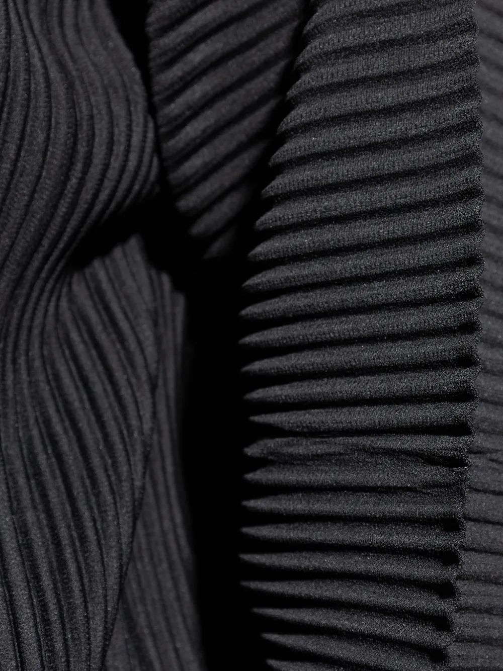 Issey Miyake Pleated Zip-fastening Jacket In Black