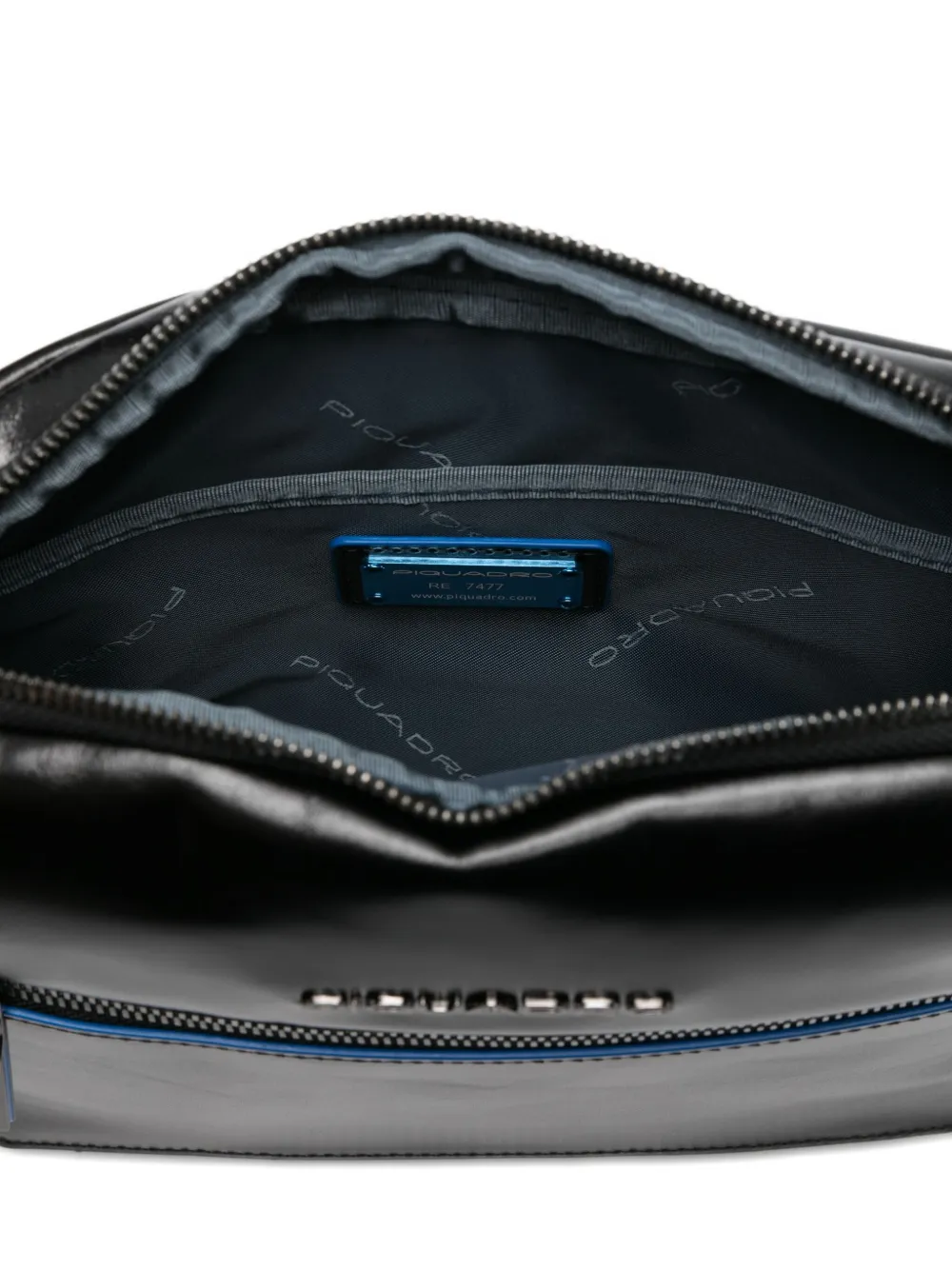 PIQUADRO Schoudertas met rits en logoplakkaat Zwart