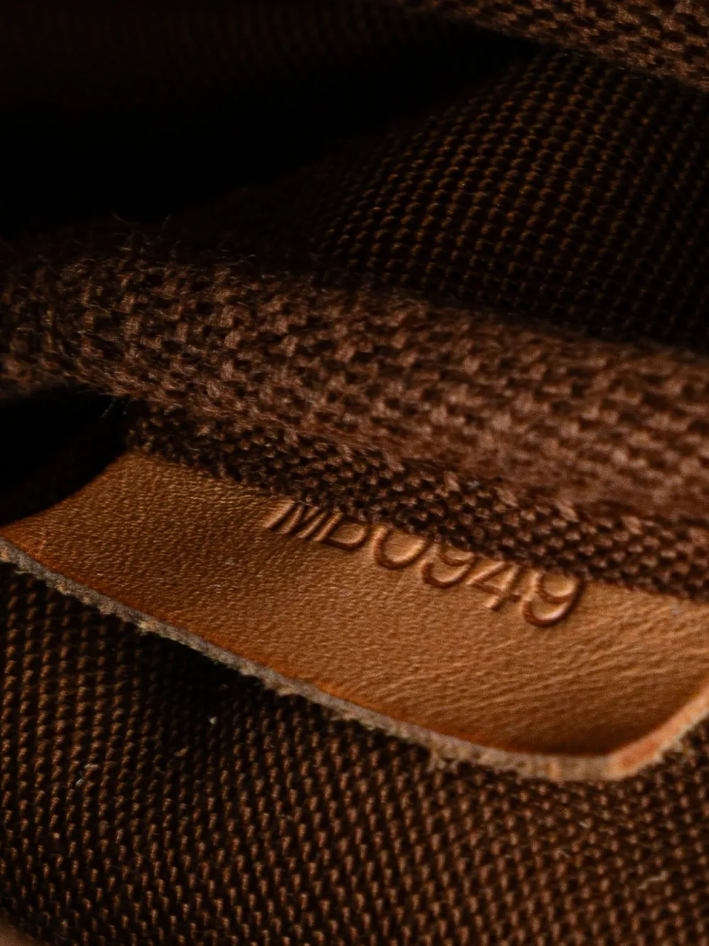 Pre-owned Louis Vuitton 1999 Monogram Saumur 25 Crossbody Bag In Brown
