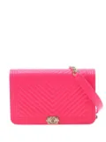 CHANEL Pre-Owned 2021-2025 Chevron Quilted Patent Boy Wallet On Chain crossbody bag - Pink
