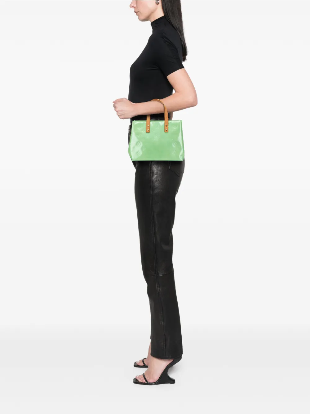Louis Vuitton Pre-Owned 2004 Monogram Vernis Reade PM handbag | Pre-Owned | Image 2