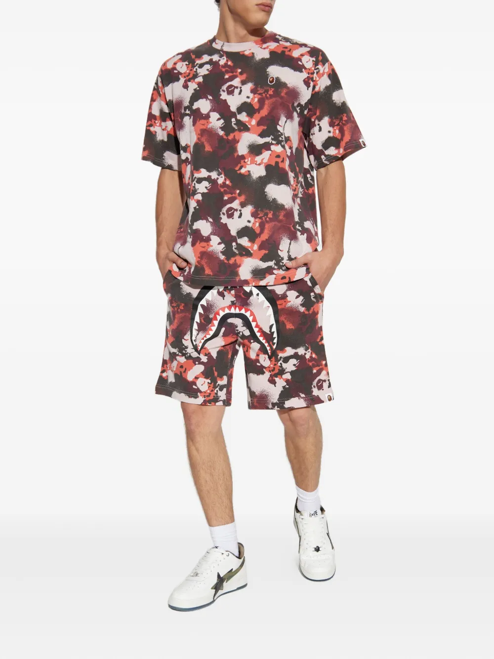 A BATHING APE camouflage-print T-shirt - Rood