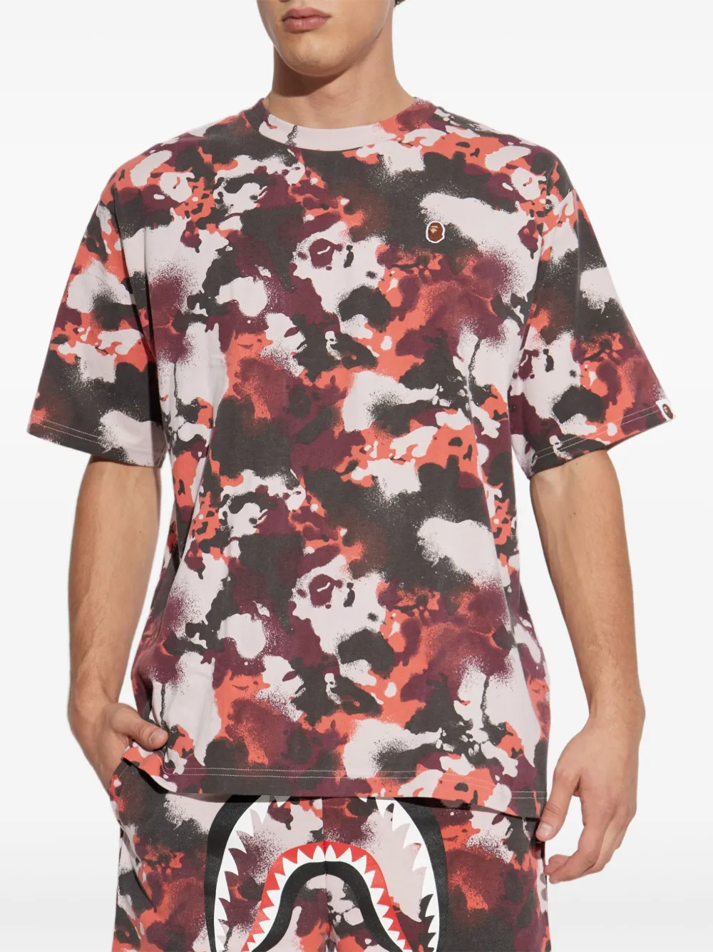 A BATHING APE T-shirt met camouflageprint Rood