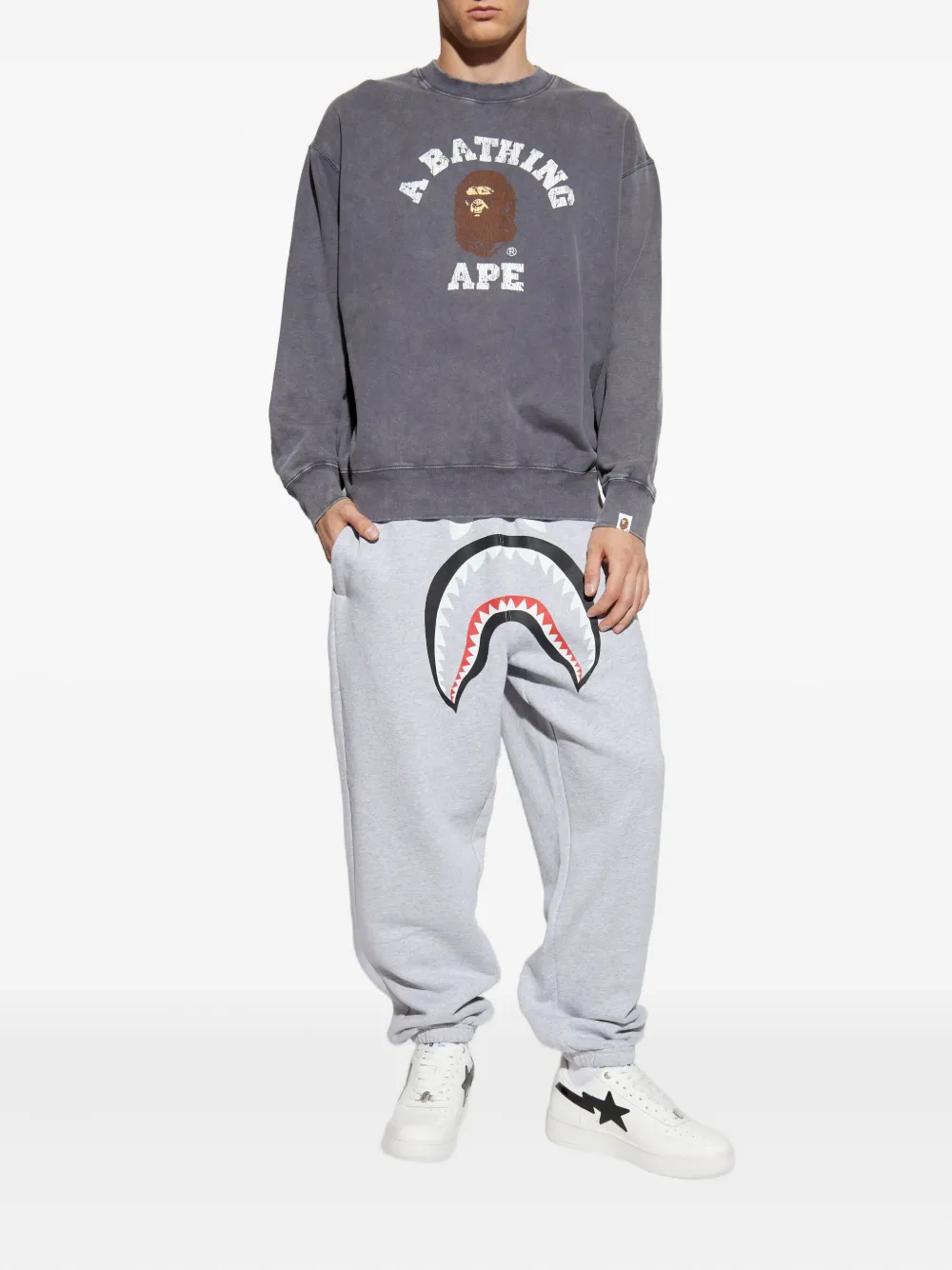 A BATHING APE logo-print sweatshirt - Grijs