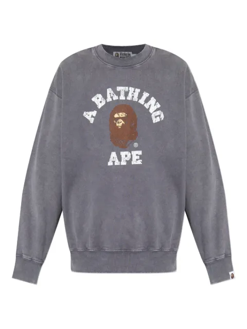 A BATHING APE® logo-print sweatshirt