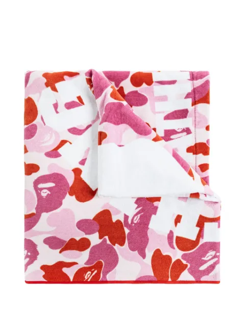 A BATHING APE® camouflage-pattern bath towel