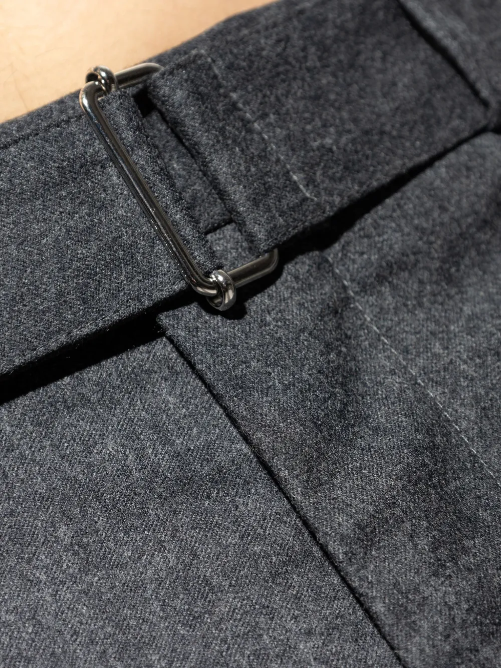 Officine Generale Broek met riemsluiting Grijs