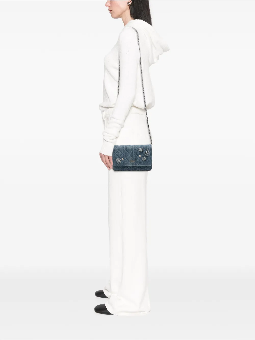 CHANEL Pre-Owned 2019 Quilted Denim Camellia Wallet On Chain Denim crossbody bag | Pre-Owned | Image 2