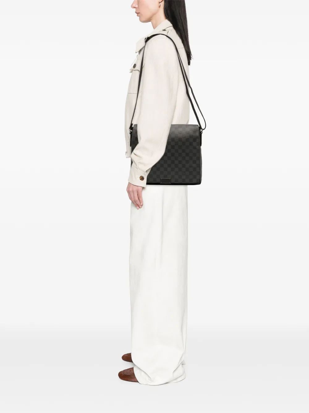 Louis Vuitton Pre-Owned 2015 Damier Graphite District MM crossbody bag | Pre-Owned | Image 2