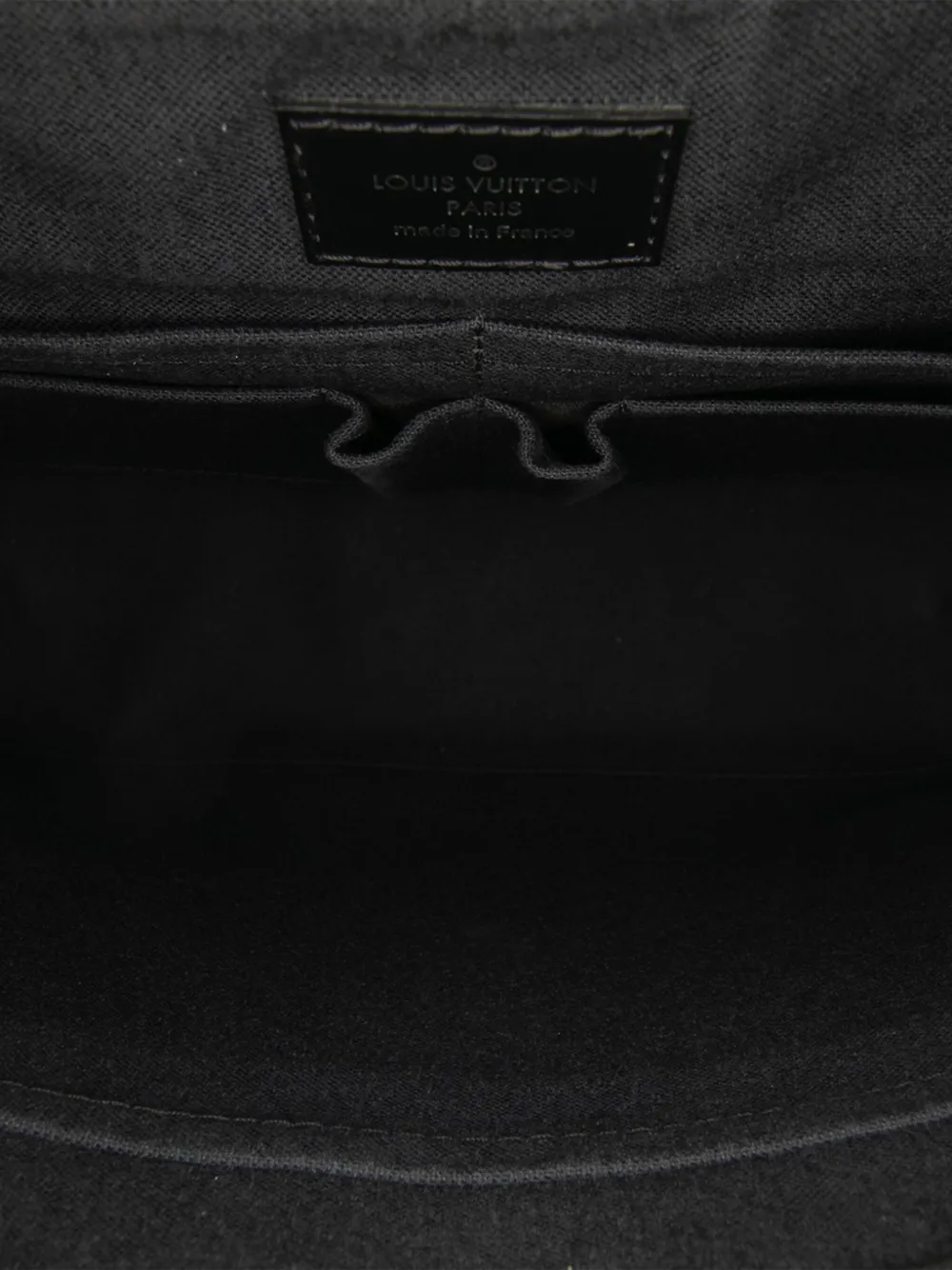 Pre-owned Louis Vuitton 2015 Damier Graphite District Mm Crossbody Bag In Black