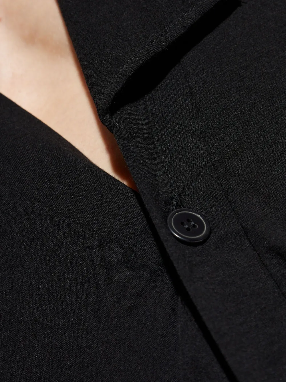 Yohji Yamamoto Overhemd met knoopsluiting en asymmetrische kraag Zwart