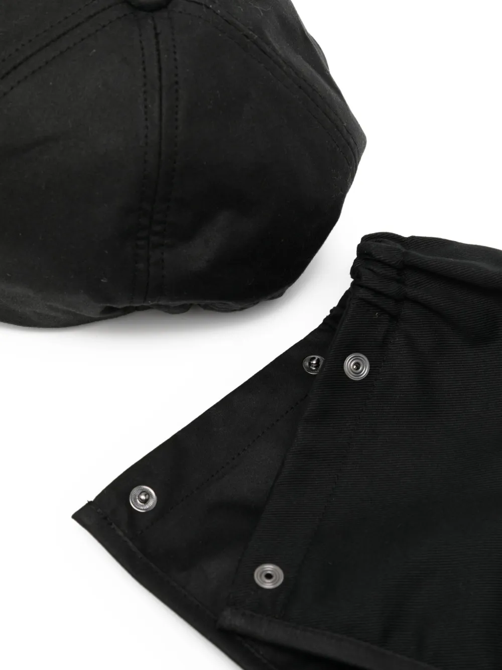 Kaptain Sunshine x Barbour pet met cape Zwart