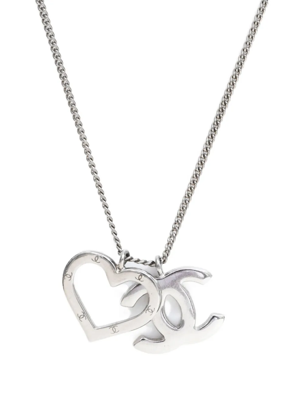 Pre-owned Chanel 2004 Cc Heart Necklace In Silver