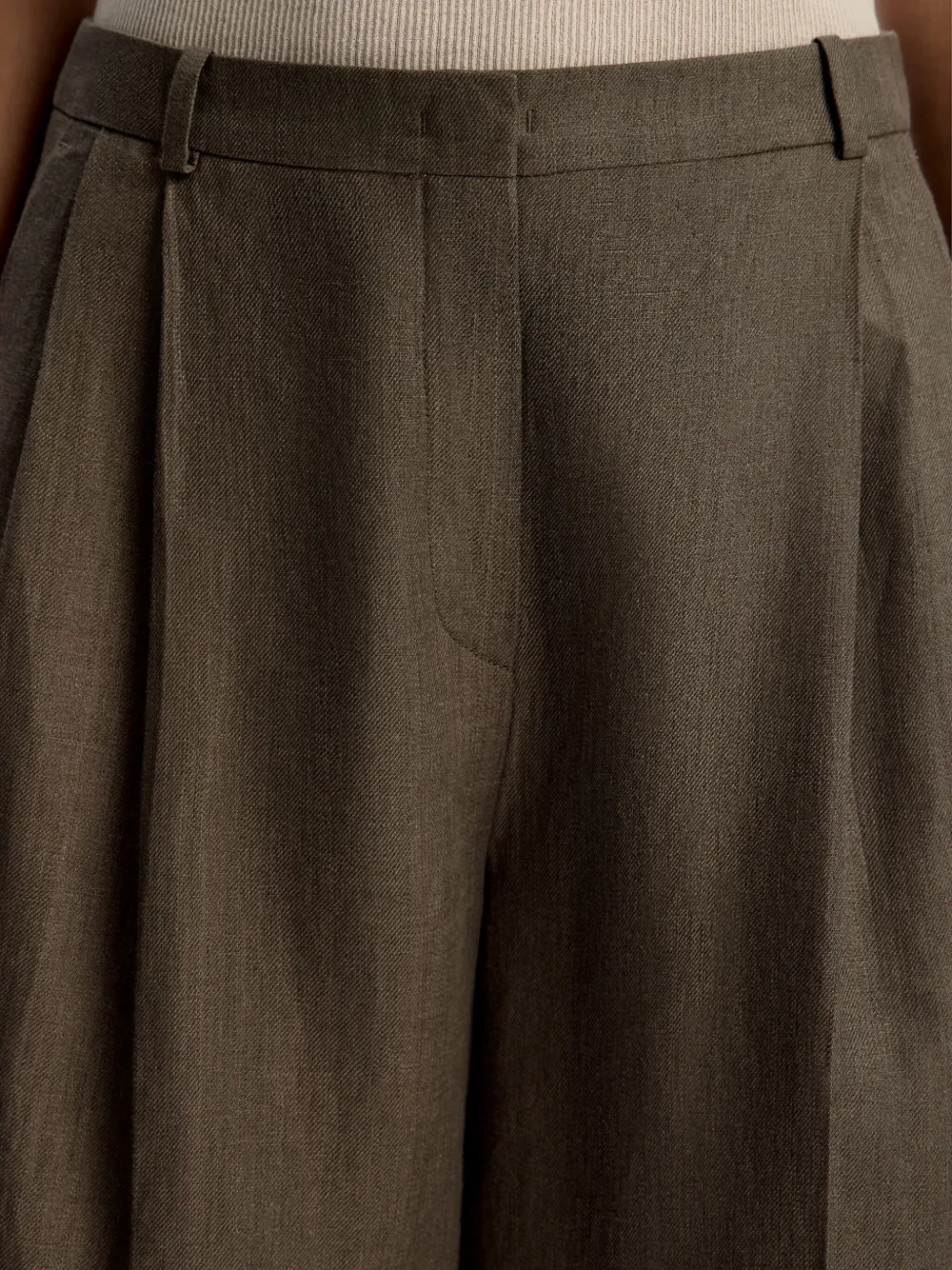 12 STOREEZ Geplooide linnen shorts Bruin