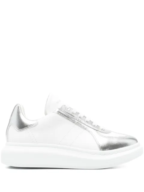 Alexander McQueen tenis de piel con paneles metalizados