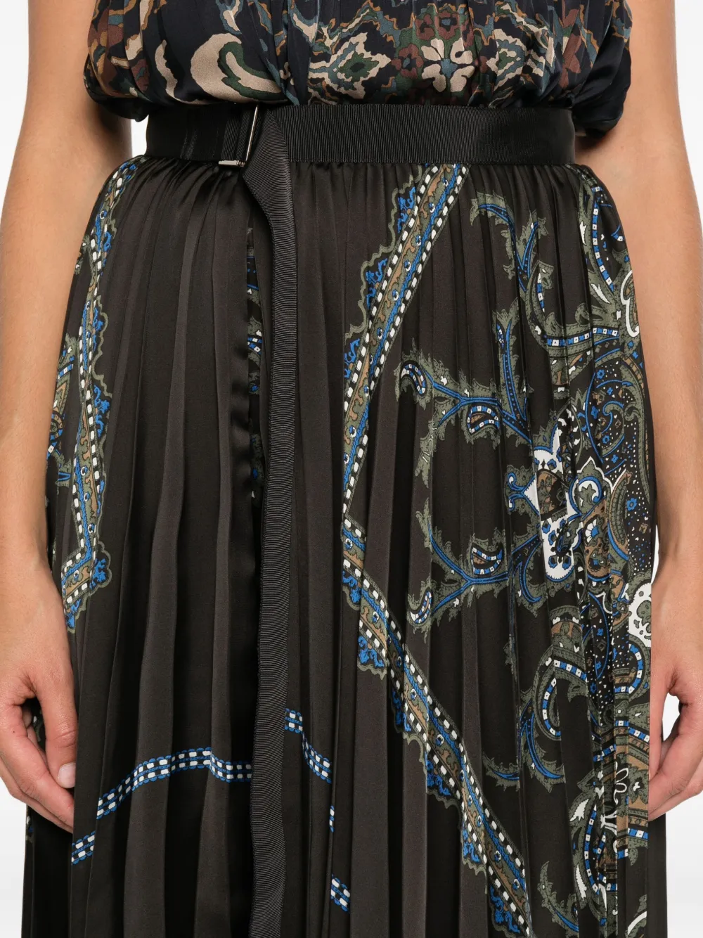 Sacai Paisley-print Pleated Skirt In Green