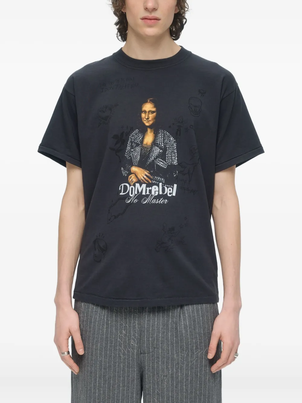 DOMREBEL She Is Her T-shirt met grafische print - Zwart