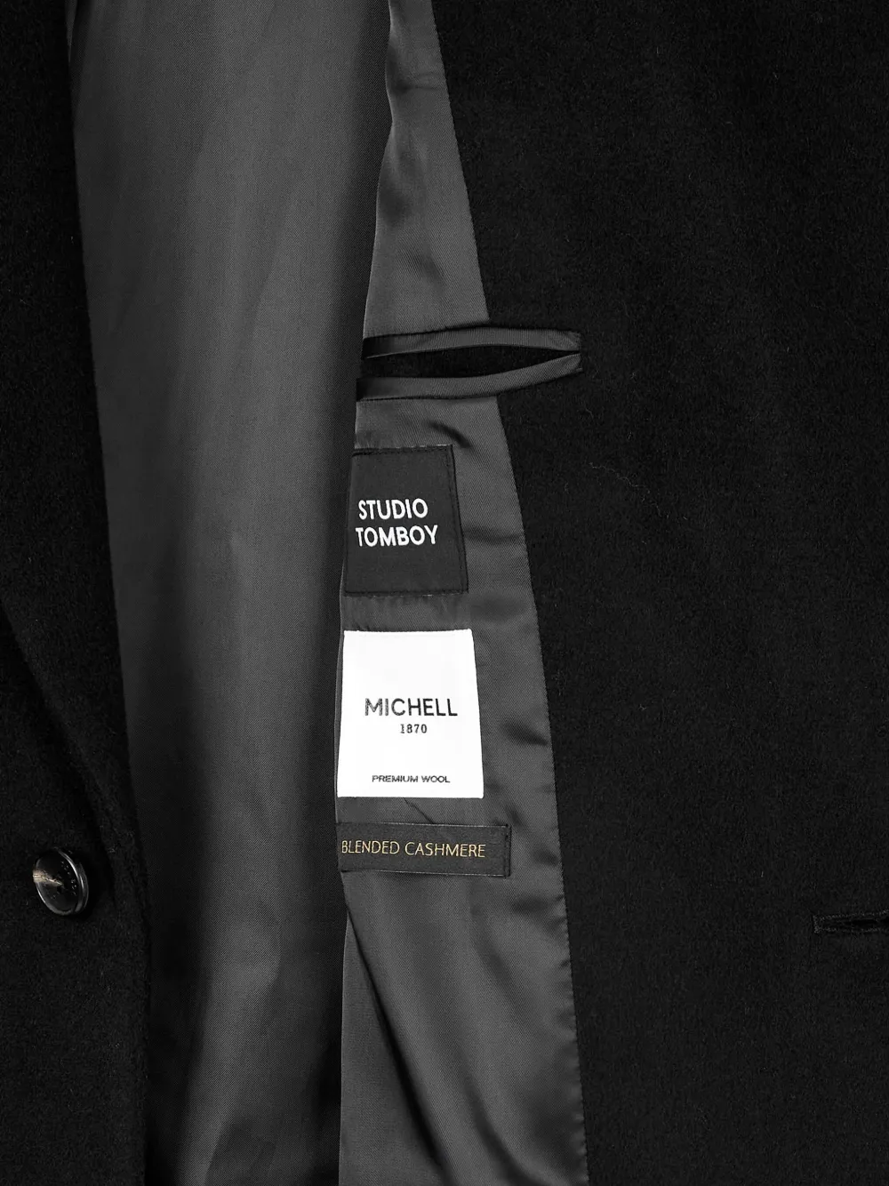 STUDIO TOMBOY Mantel met enkele rij knopen Zwart