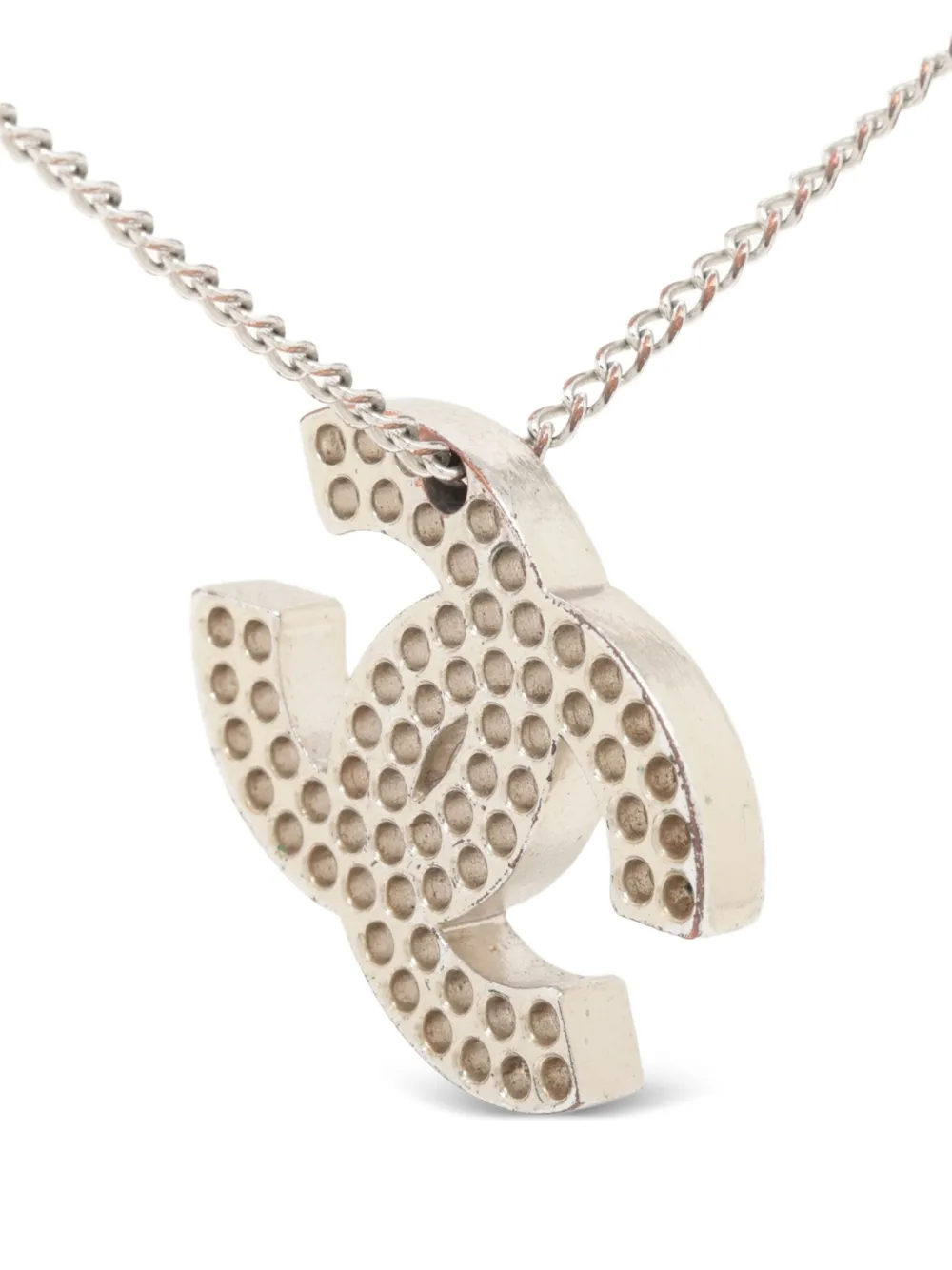 CHANEL Pre-Owned 2003 logo-pendant necklace | Image 2