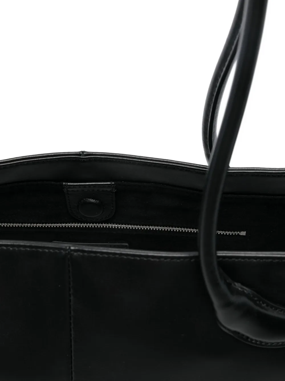 Low Classic Leather Shoulder Bag In Black