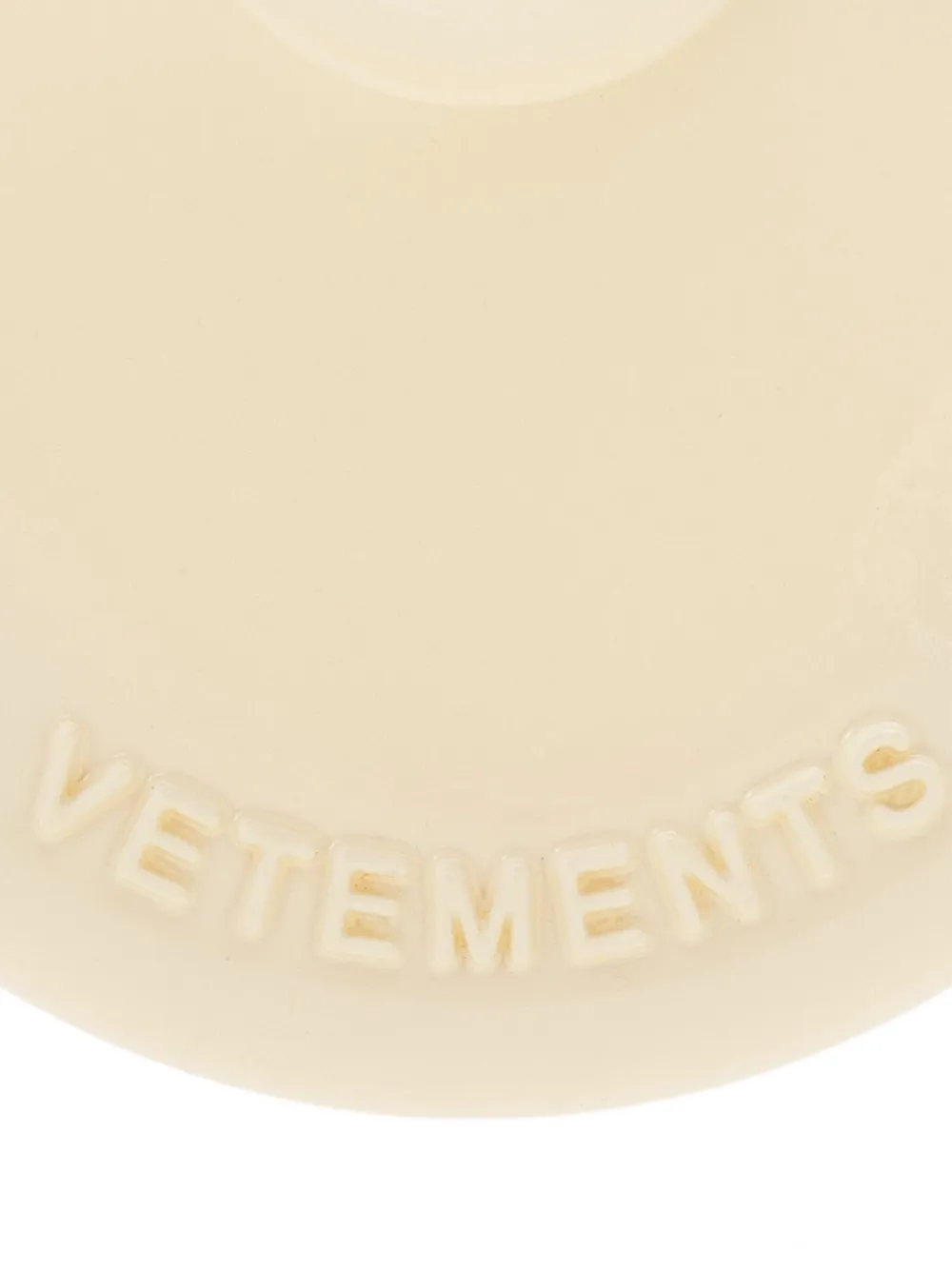 VETEMENTS embossed-logo brooch | Women | Image 2