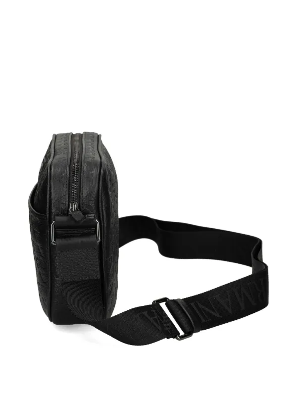 Emporio Armani ロゴ メッセンジャーバッグ | ブラック | FARFETCH JP