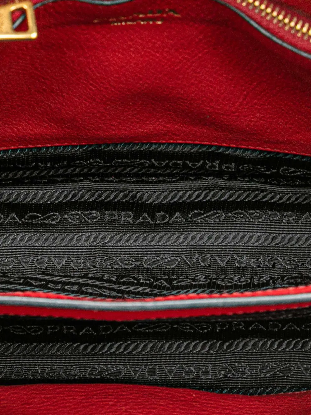 Pre-owned Prada 2000-2025 Vitello Daino Flap Crossbody Bag In Red