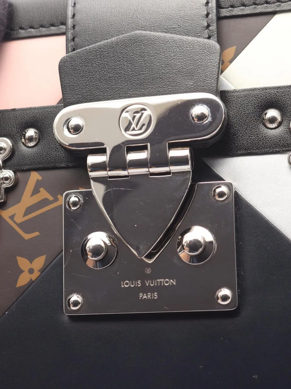 Louis Vuitton Pre-Owned 2019 Multicolor Petite Malle crossbody bag | Pre-Owned | Image 2