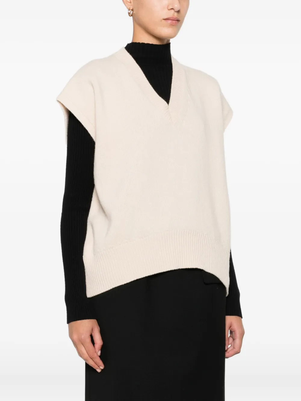 Marella Mouwloze top met V-hals Beige