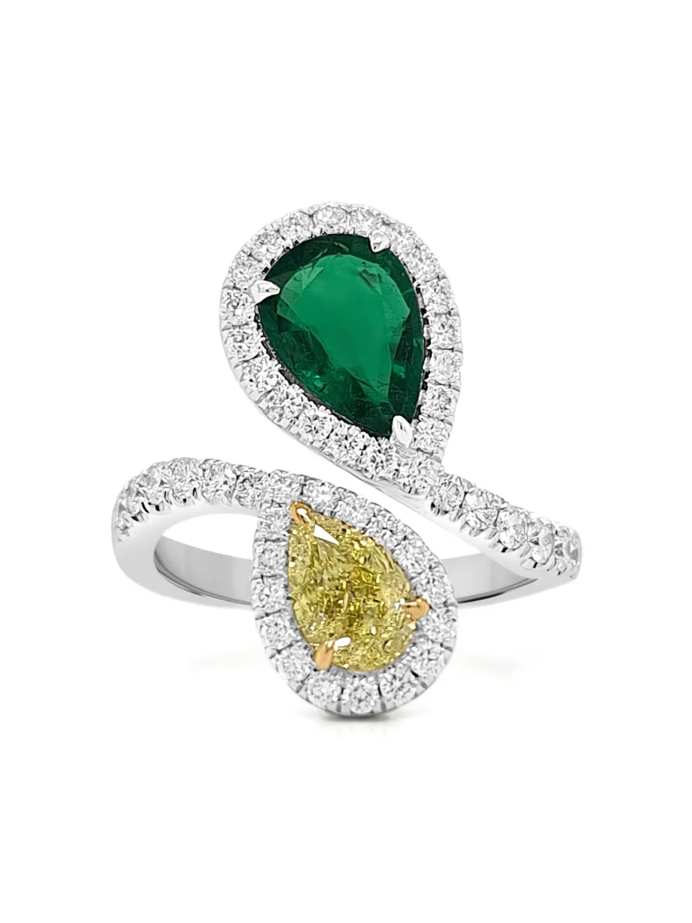 Hyt Jewelry 18k Yellow And White Gold Emeralnd And Diamond Ring In Metallic