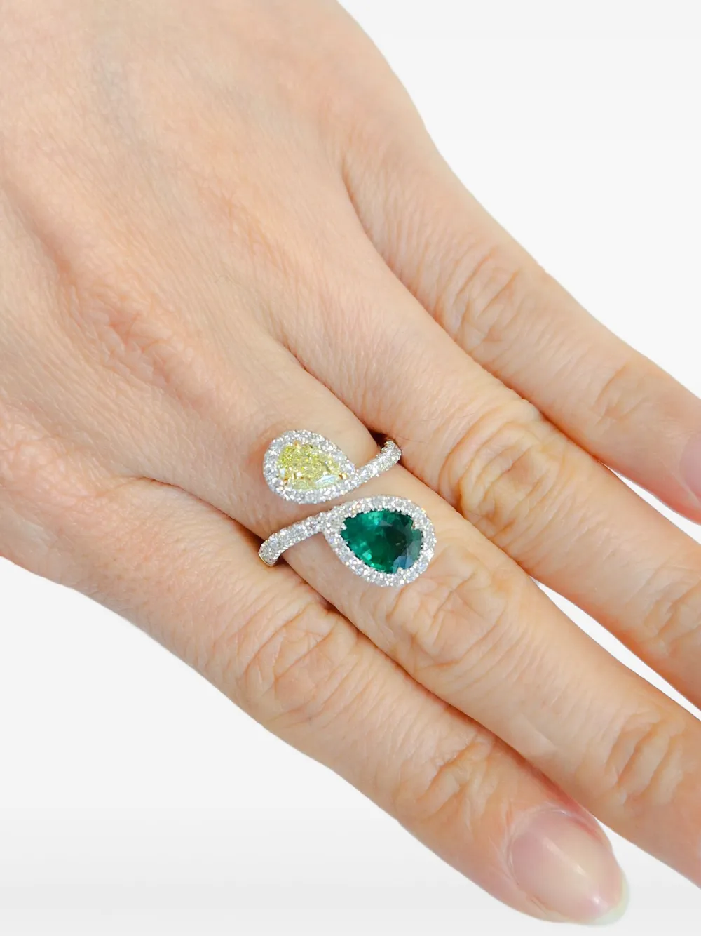 HYT Jewelry 18K yellow and white gold emeralnd and diamond ring | Image 2