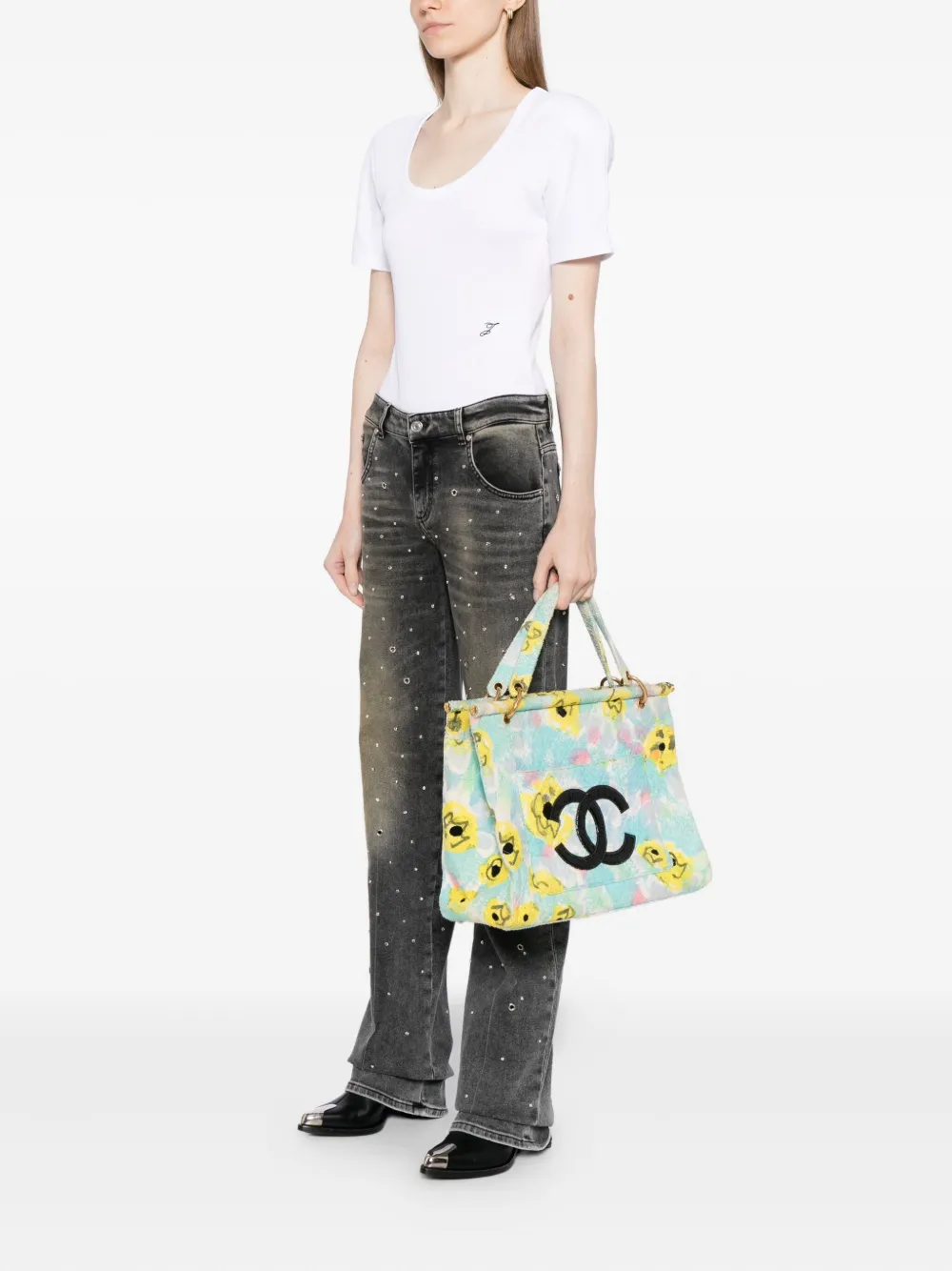 CHANEL Pre-Owned pile enamel multicolor floral print tote bag | Pre-Owned | Image 2