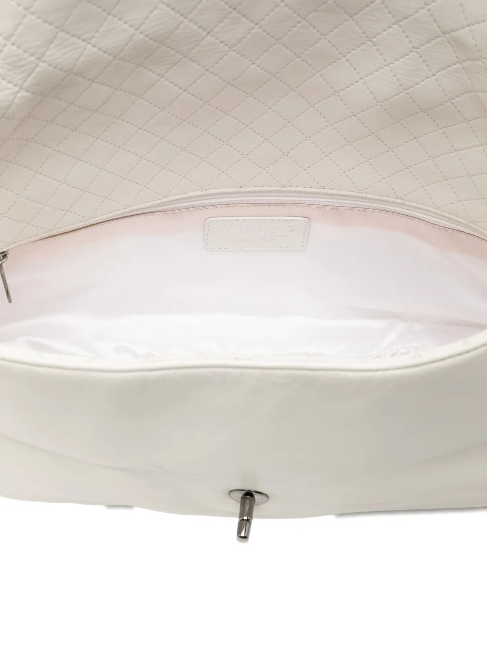 Pre-owned Chanel Soft And Chain Shoulder Bag In White