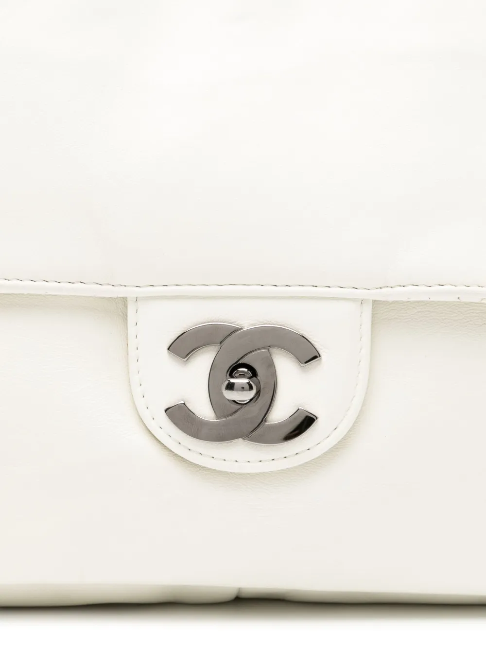 Pre-owned Chanel Soft And Chain Shoulder Bag In White