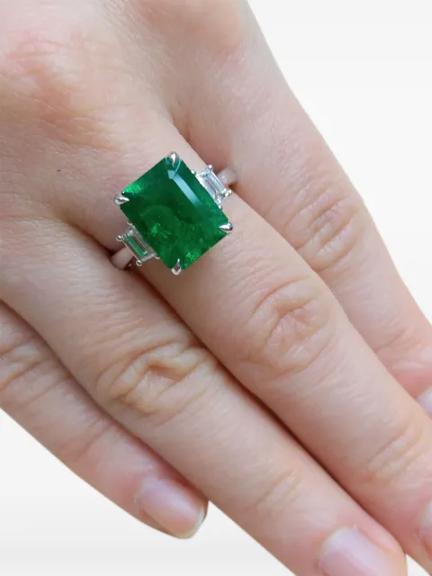 HYT Jewelry 18K white diamond and emerald ring