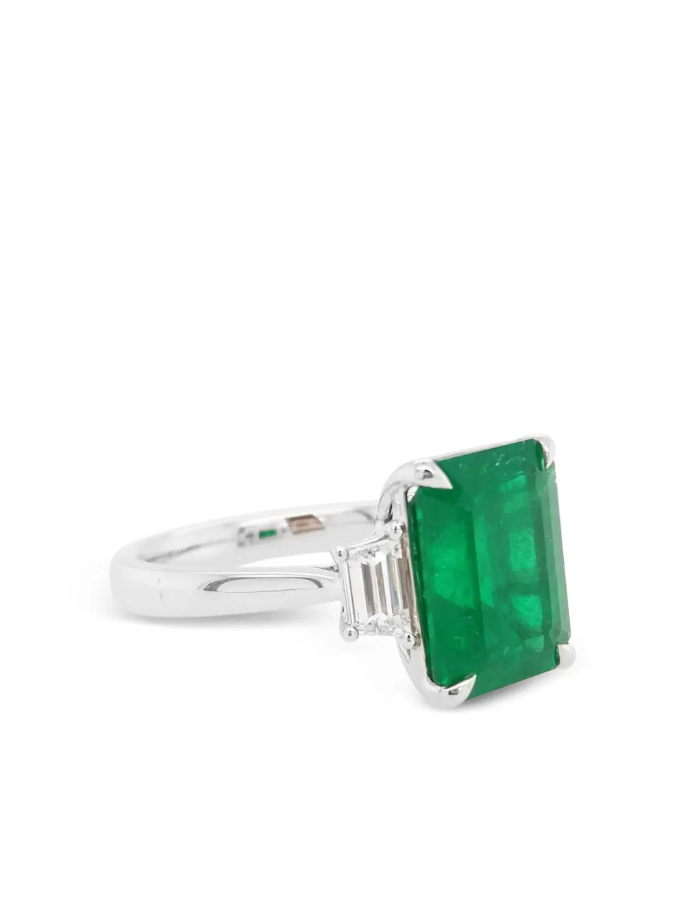Hyt Jewelry 18k White Diamond And Emerald Ring In Brown