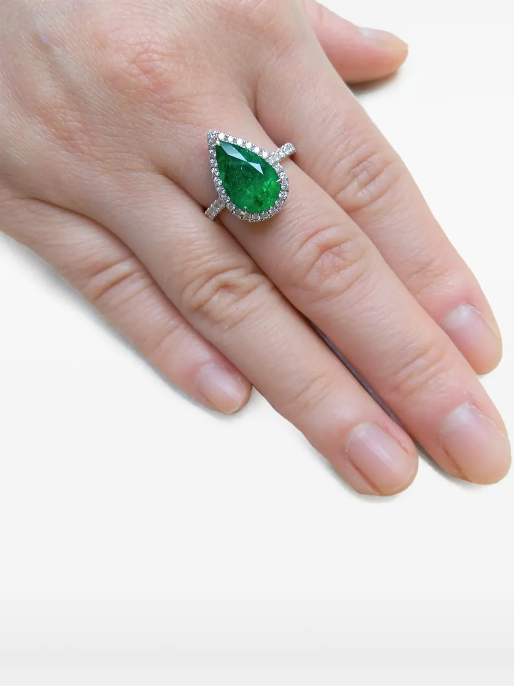 HYT Jewelry 18K white gold diamond and emerald ring | Image 2