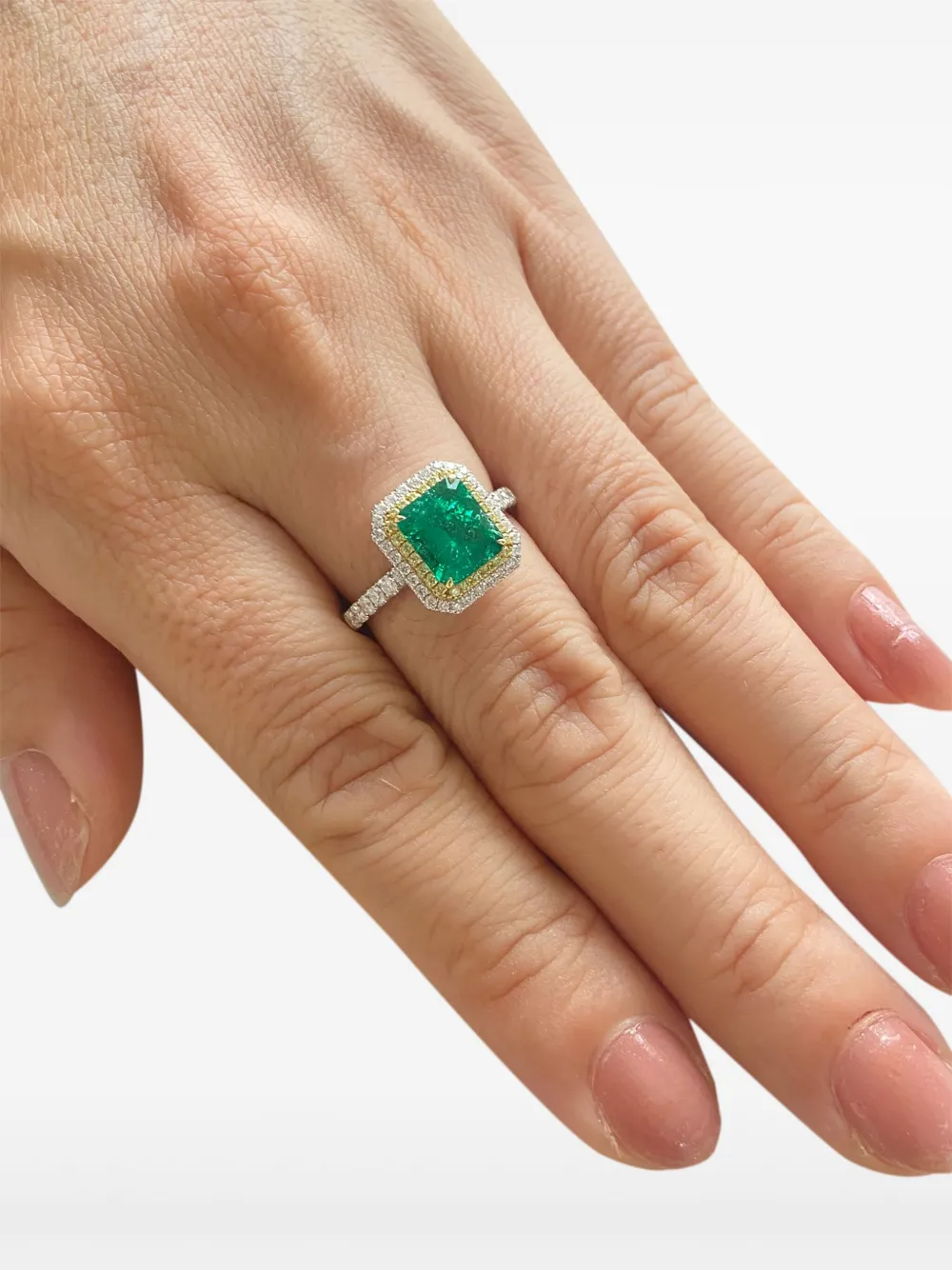 HYT Jewelry 18K white and yellow emerald and diamond ring | Image 2