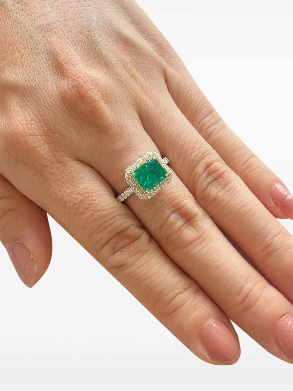 Hyt Jewelry 18k White And Yellow Emerald And Diamond Ring In Brown