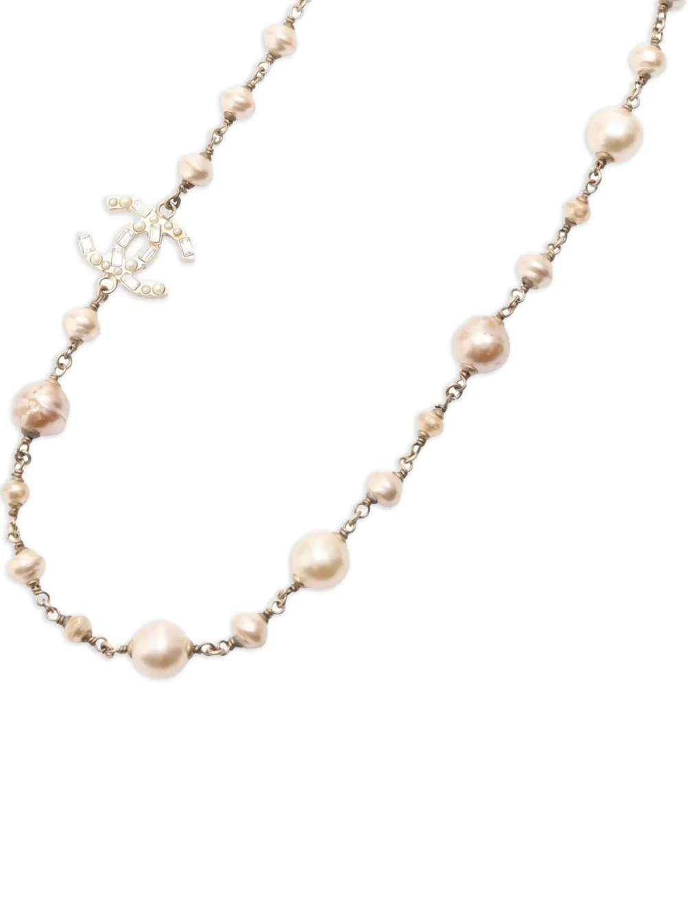 Pre-owned Chanel 1986-1988 Coco Mark Necklace In White