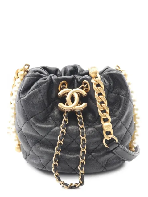 CHANEL Pre-Owned شنطة باكيت بمظهر مبطن وزينة لؤلؤ 2021-2022