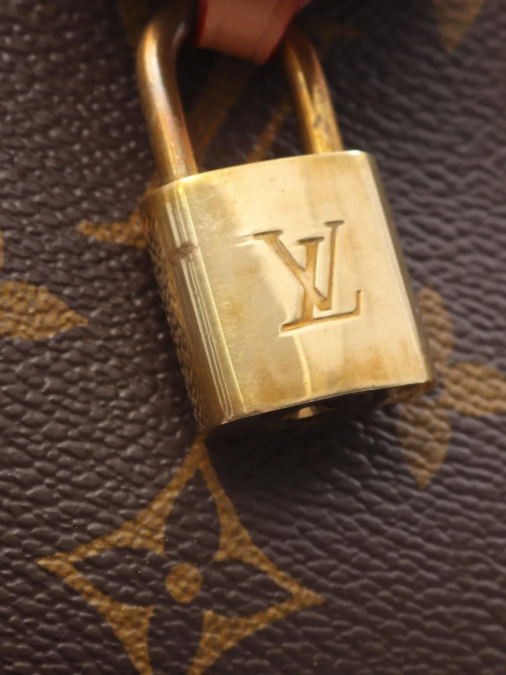 Pre-owned Louis Vuitton 2000s Pochette Tirette Shoulder Bag In Brown