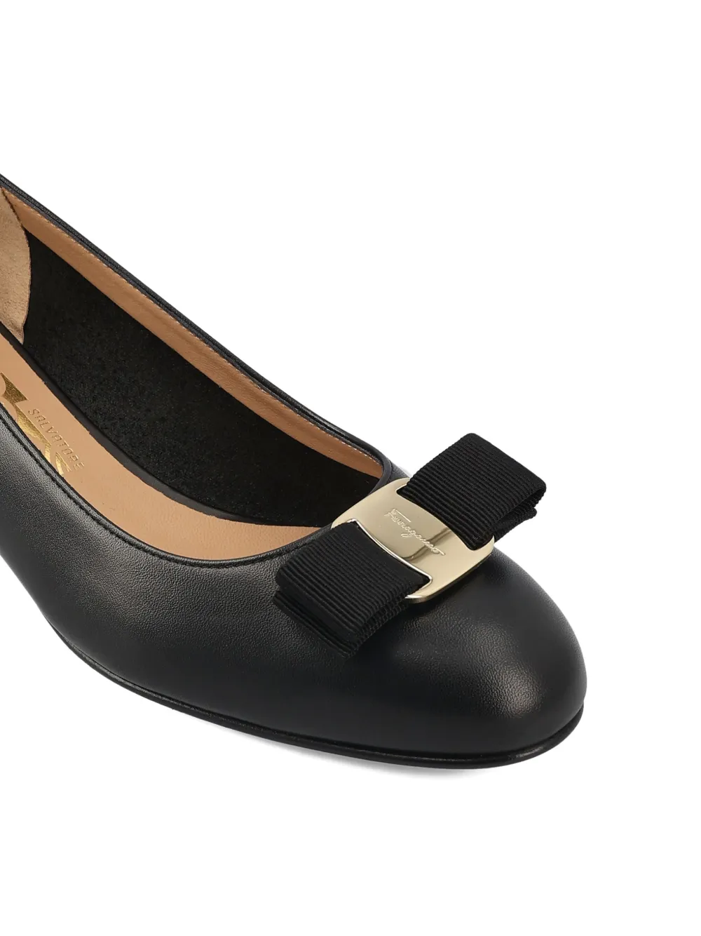 Ferragamo 60 mm Vara pumps met grosgrain strik en lage hak Zwart