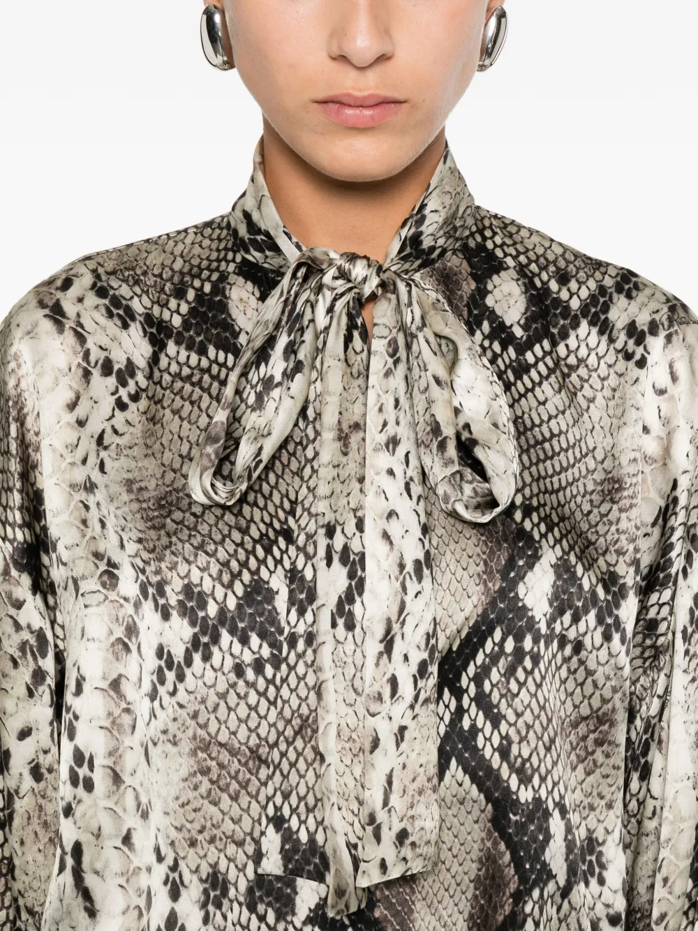 Roberto Cavalli Blouse met slangenhuidprint en gestrikte hals Beige