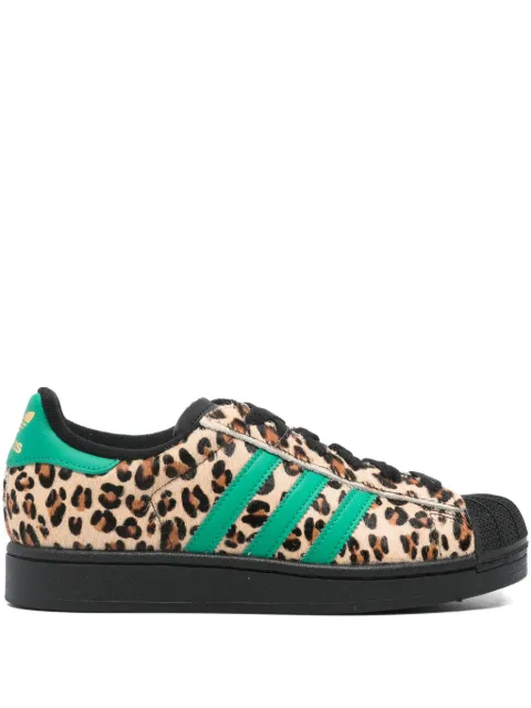 adidas tenis SuperStar con estampado de leopardo